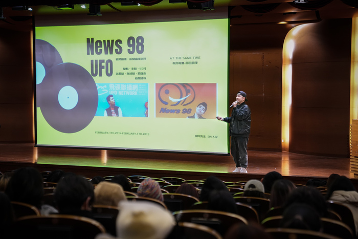 【系友講座】從校園電波到廣播金鐘：警廣主持人賴可回母校分享《LIKE on AIR廣播人聲》職涯心路圖片